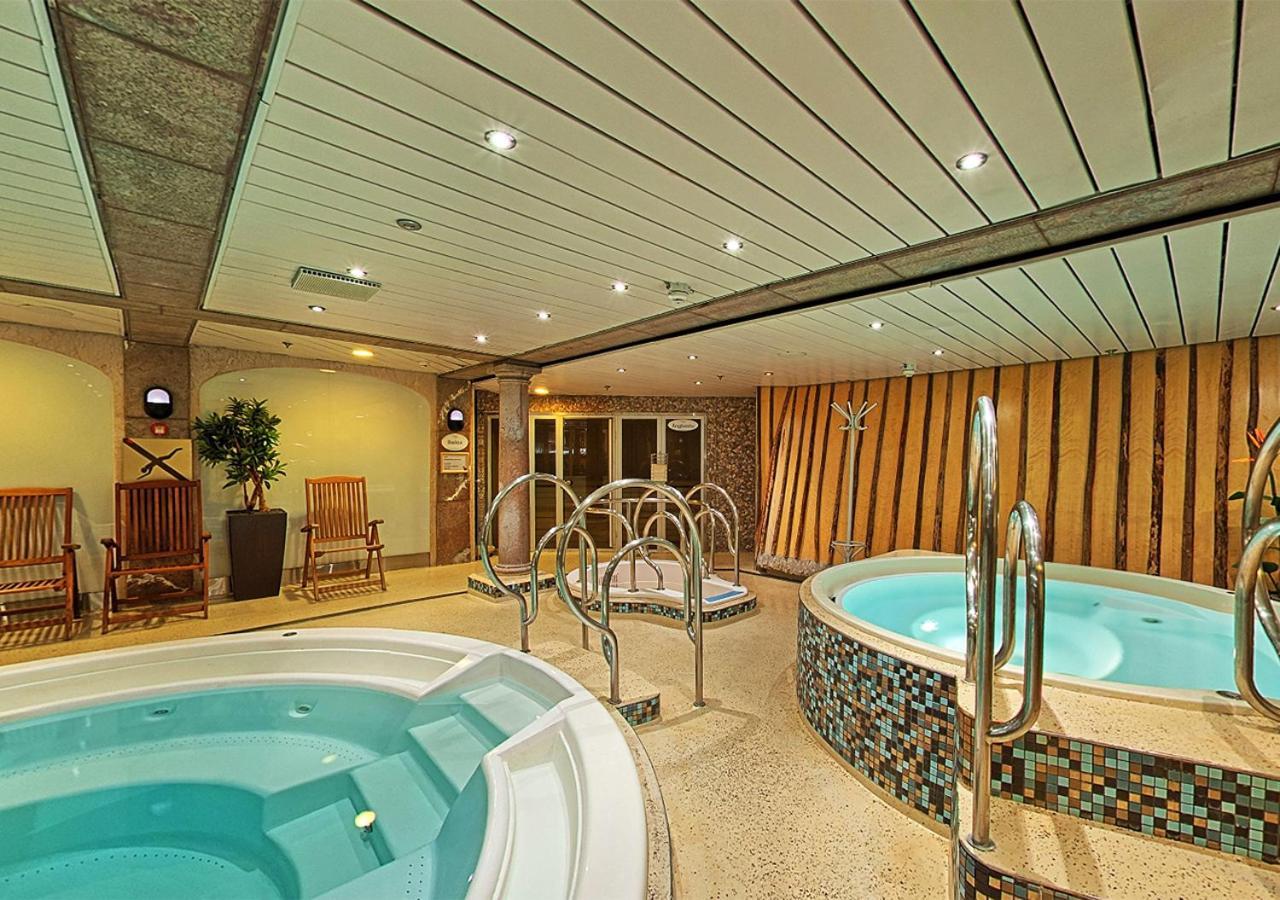 Viking Line Ferry Viking Cinderella - 2-Night Cruise Stockholm-Helsinki-Stockholm Hotel Bagian luar foto