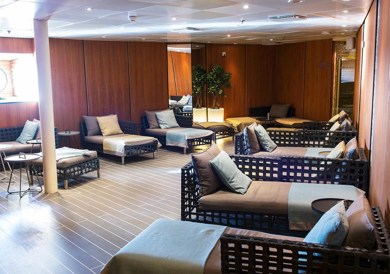 Viking Line Ferry Viking Cinderella - 2-Night Cruise Stockholm-Helsinki-Stockholm Hotel Bagian luar foto